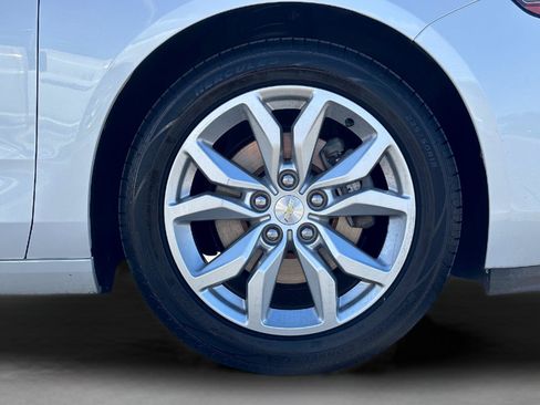 Used 2017 Chevrolet Impala LT w/ Convenience Package FWD image 11