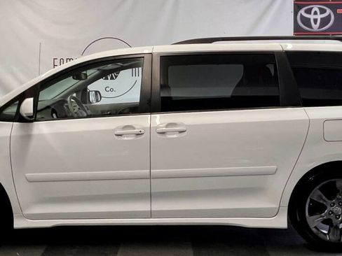 Used 2012 Toyota Sienna SE FWD image 1
