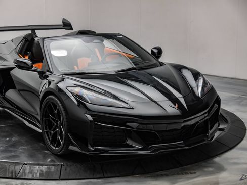Used 2025 Chevrolet Corvette Z06 RWD image 35