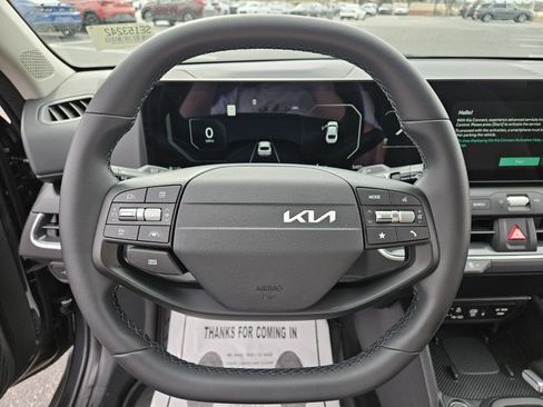 Used 2025 Kia K4 EX image 24