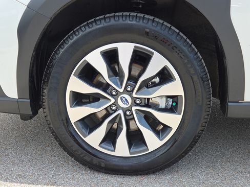 Used 2023 Subaru Outback Touring AWD/4WD image 9