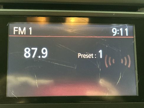 Used 2018 Nissan Titan SV image 20