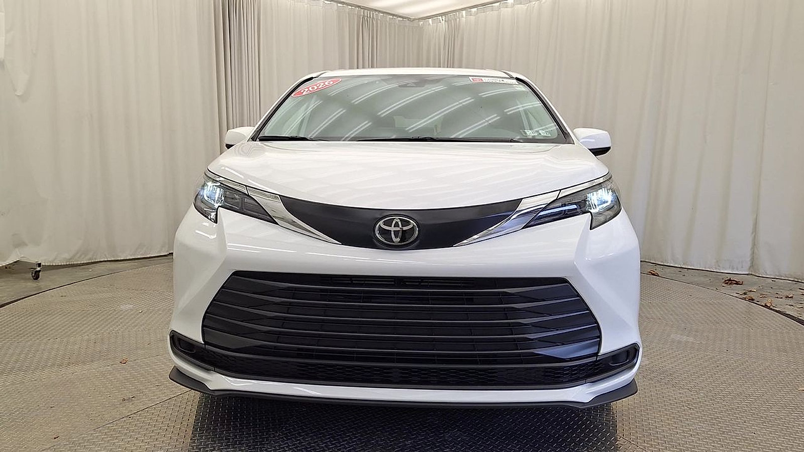 Certified 2026 Toyota Sienna LE AWD/4WD image 10