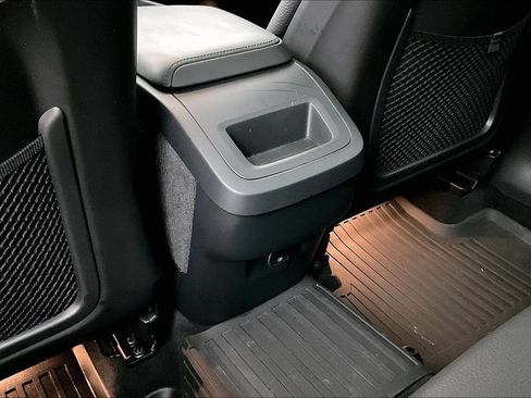 Certified 2023 Volvo XC60 B5 Plus AWD/4WD image 31