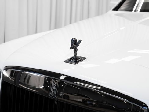 Used 2023 Rolls-Royce Cullinan Black Badge w/ Dark Exterior Package image 58