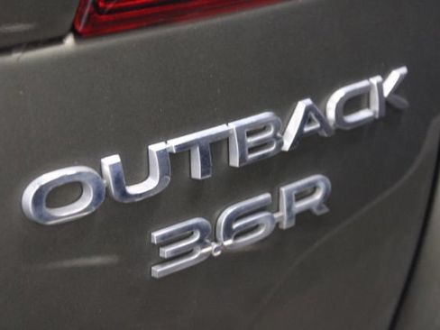 Used 2018 Subaru Outback 3.6R Touring AWD/4WD image 7