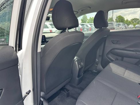 Used 2025 Hyundai Kona SEL AWD/4WD image 16