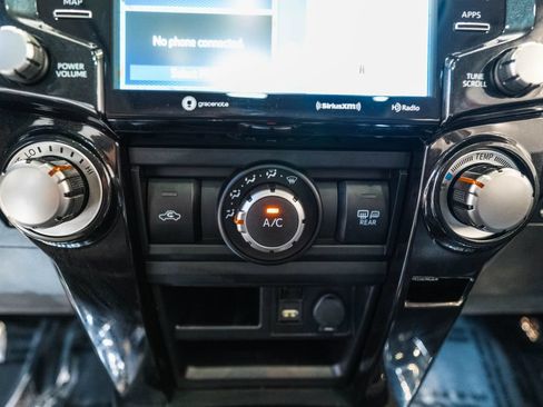 Used 2022 Toyota 4Runner TRD Off-Road Premium AWD/4WD image 31