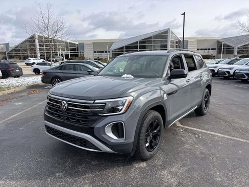 New 2026 Volkswagen Atlas Peak Edition AWD/4WD image 3