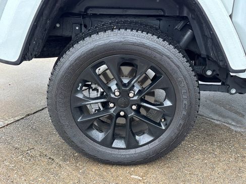 Used 2023 Jeep Gladiator Overland image 7