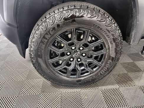 Used 2024 Chevrolet Colorado Trail Boss w/ Technology Package image 12