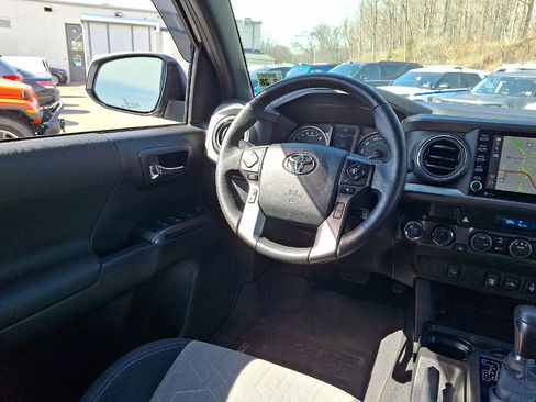 Used 2023 Toyota Tacoma TRD Off-Road image 15