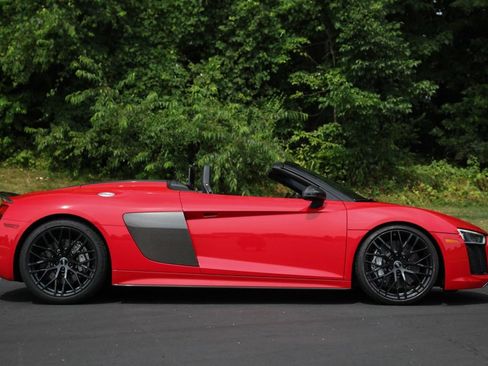 Used 2018 Audi R8 V10 plus w/ Full Leather Package image 25