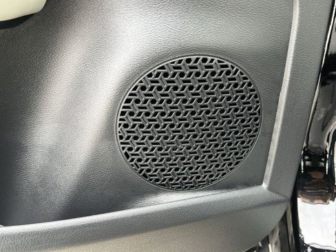 Used 2023 Nissan Ariya AWD image 25