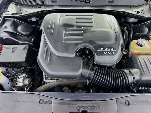 Used 2018 Dodge Charger SXT Plus w/ Blacktop Package image 30