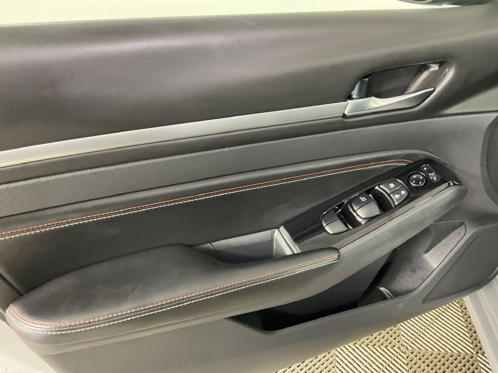 Used 2023 Nissan Altima 2.5 SR w/ SR Premium Package FWD image 17