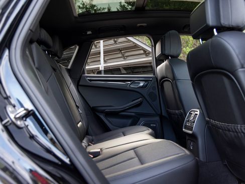 Certified 2025 Porsche Macan image 45