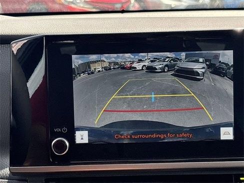 Used 2025 Toyota Camry SE w/ Convenience Package image 18