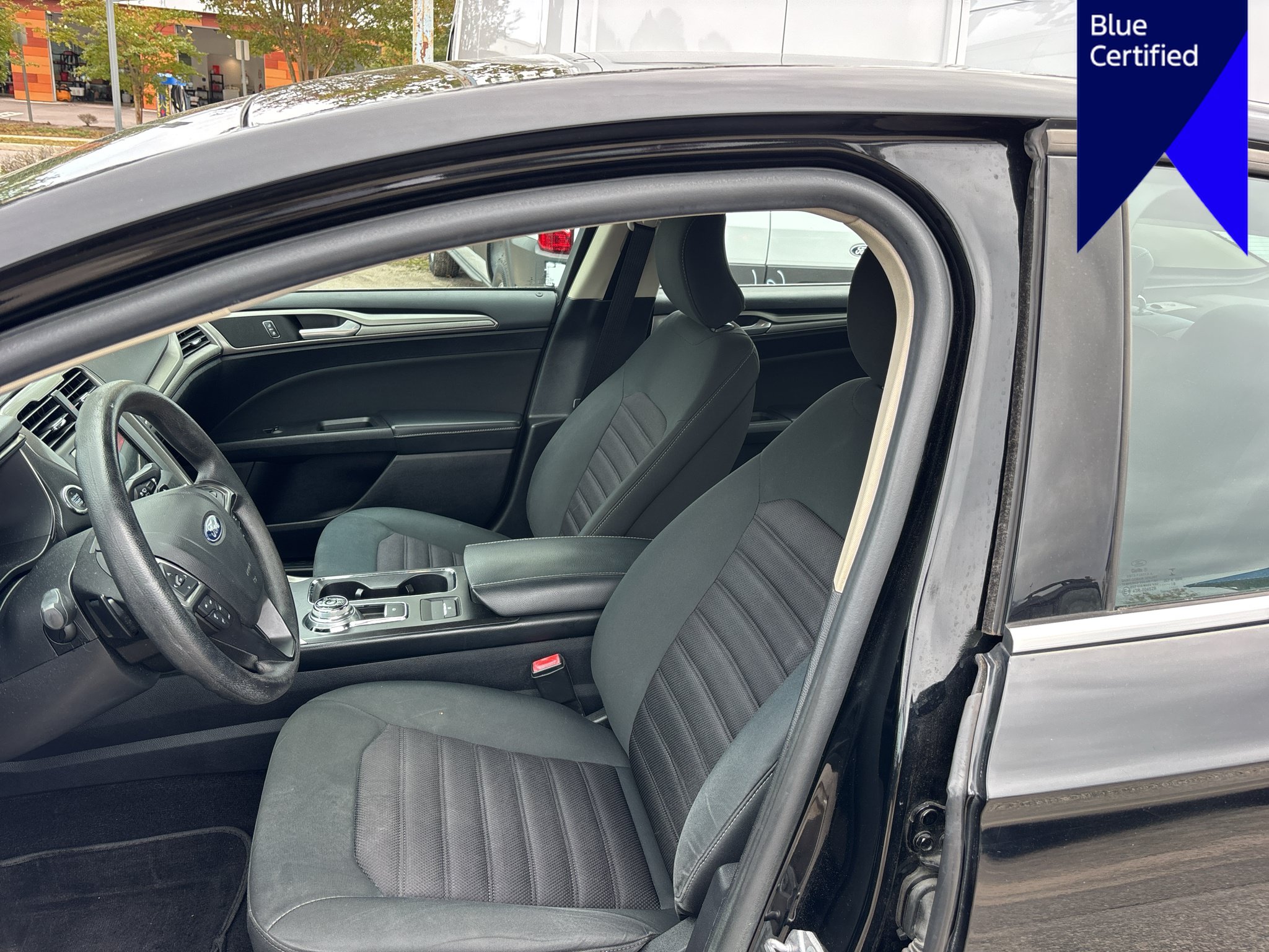 Used 2018 Ford Fusion SE w/ Fusion SE Technology Package FWD image 10