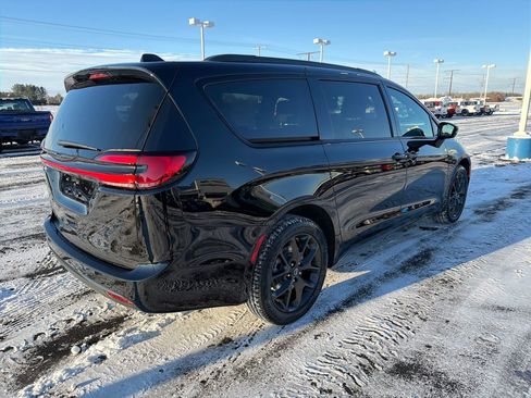 New 2026 Chrysler Pacifica Select w/ S Appearance Package image 5