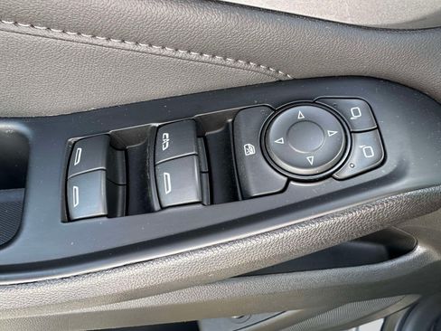 Used 2023 Chevrolet Traverse LT FWD image 16