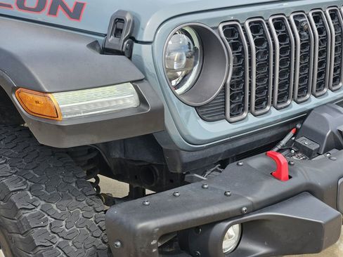 Used 2024 Jeep Wrangler Unlimited Rubicon w/ Capability Package AWD/4WD image 12