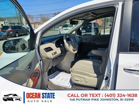 Used 2014 Toyota Sienna XLE w/ Entertainment Package image 10