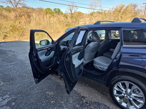 Used 2023 Toyota Highlander L image 15