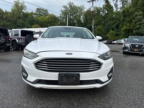 Used 2019 Ford Fusion SE w/ Equipment Group 151A FWD image 2
