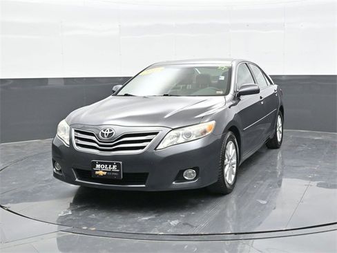 Used 2011 Toyota Camry XLE image 2