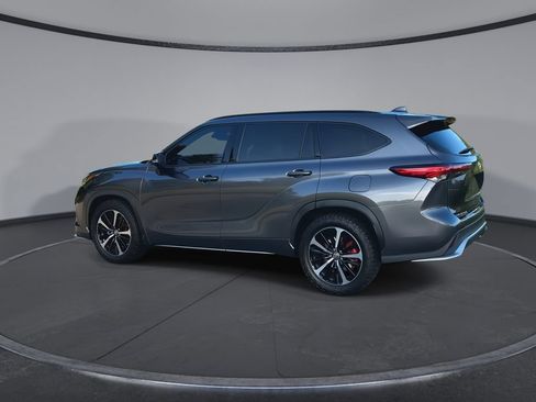 Used 2021 Toyota Highlander XSE FWD image 6