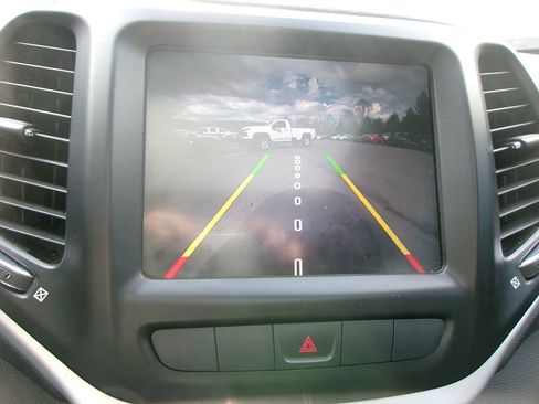 Used 2014 Jeep Cherokee Trailhawk w/ Comfort/Convenience Group AWD/4WD image 18