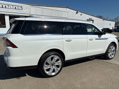 Used 2025 Lincoln Navigator L Reserve image 15