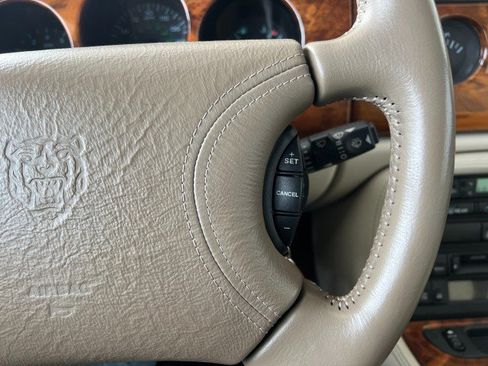 Used 1999 Jaguar XK8 Convertible RWD image 23