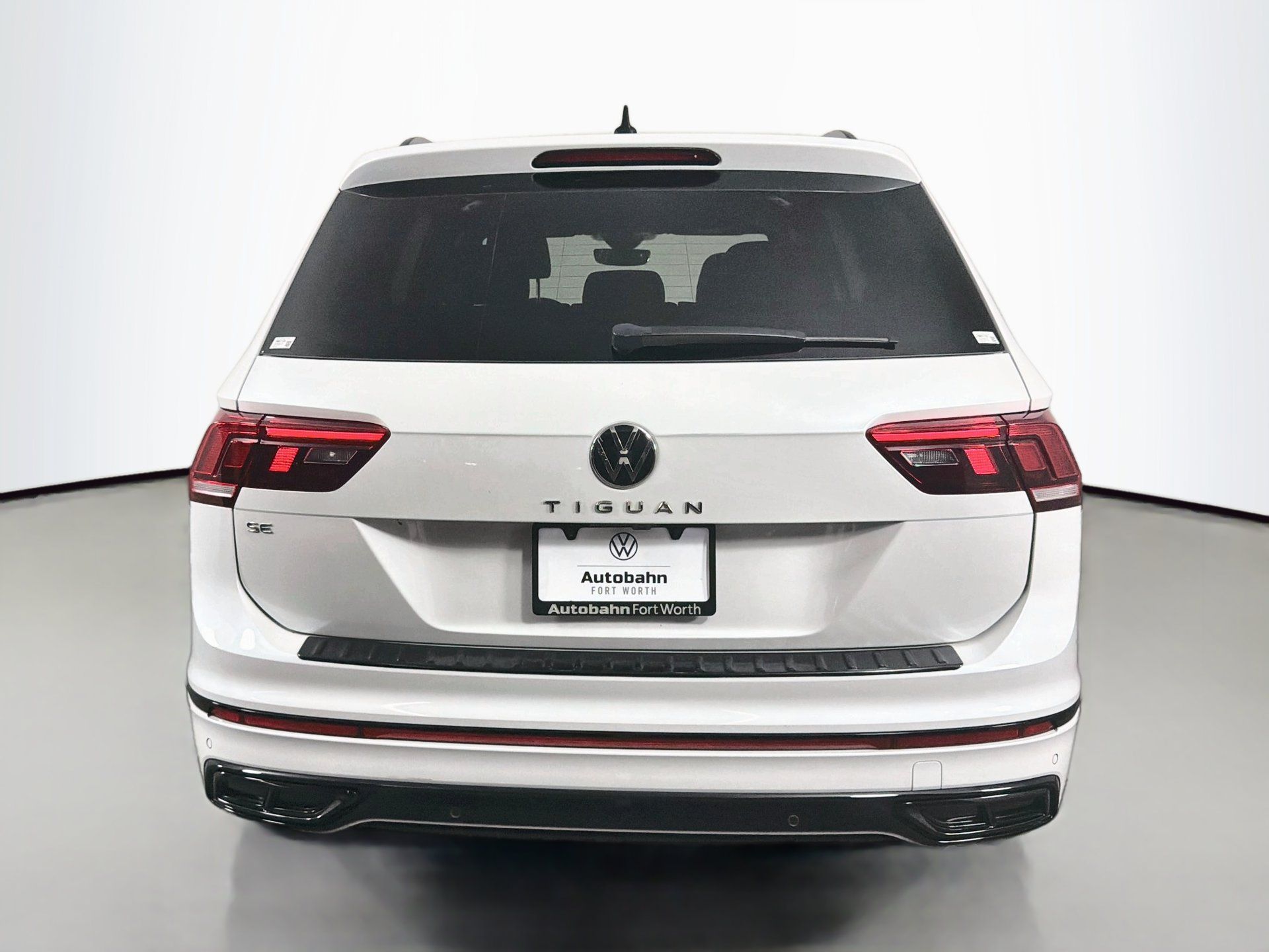 Used 2023 Volkswagen Tiguan SE R-Line FWD image 6
