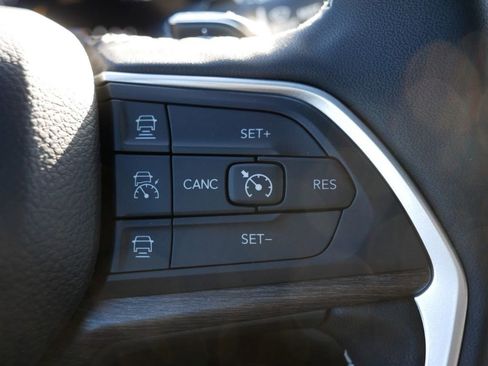 New 2025 Jeep Grand Cherokee Limited image 38