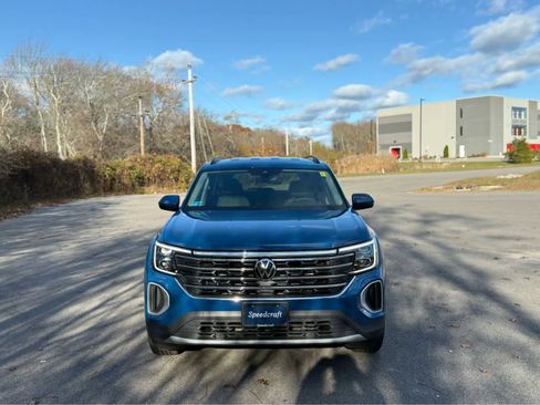 Used 2025 Volkswagen Atlas SE image 2