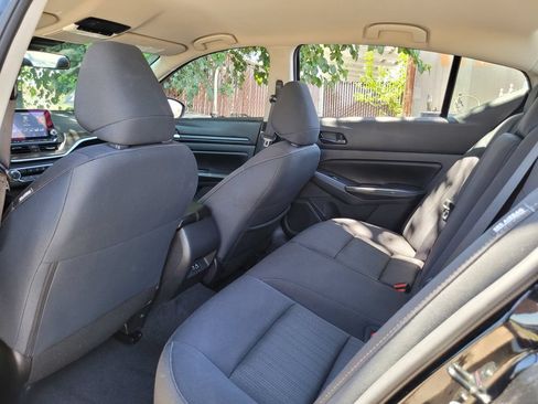 Used 2025 Nissan Altima 2.5 SV FWD image 15