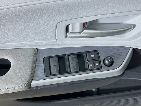 New 2026 Toyota Sienna XLE image 16