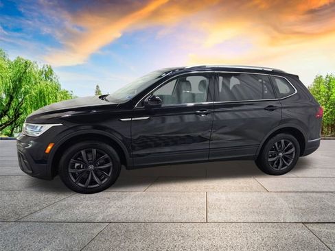 Certified 2023 Volkswagen Tiguan SE w/ Panoramic Sunroof Package image 7