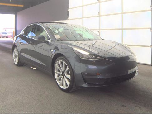 Used 2018 Tesla Model 3 Long Range RWD image 3