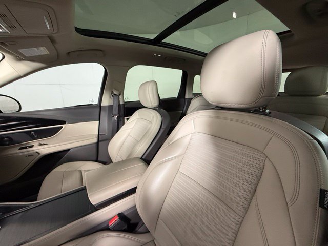 Used 2025 Lincoln Nautilus Reserve AWD/4WD image 6