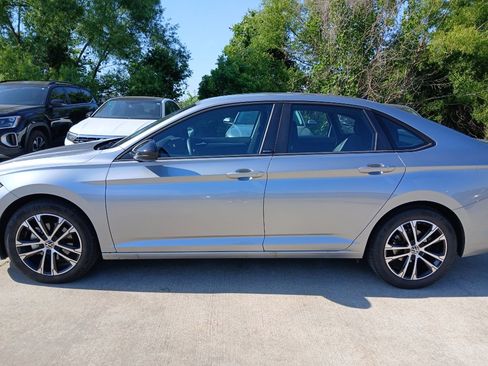 Used 2025 Volkswagen Jetta Sport FWD image 2