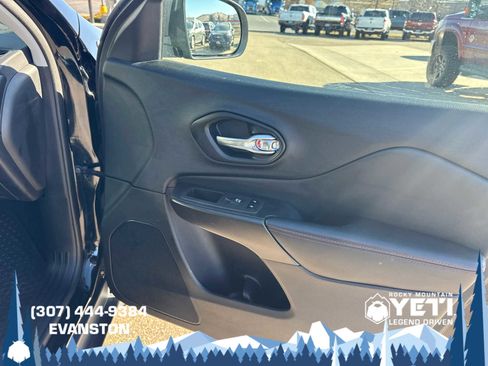 Used 2021 Jeep Cherokee Trailhawk w/ Technology Group image 12