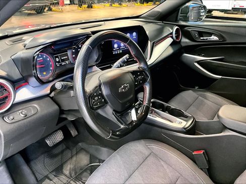 Used 2024 Chevrolet Trax RS FWD image 8