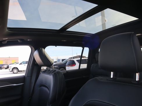 New 2025 Jeep Grand Cherokee L Limited w/ Luxury Tech Group II image 17