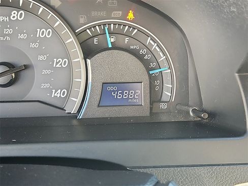 Used 2014 Toyota Camry LE image 19