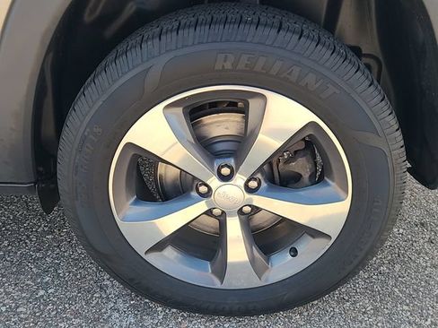 Used 2019 Jeep Cherokee Limited w/ Technology Group AWD/4WD image 25
