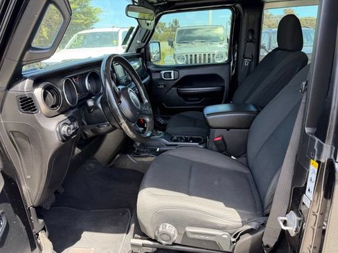 Used 2019 Jeep Wrangler Sport AWD/4WD image 4
