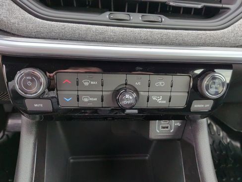 New 2026 Jeep Compass Latitude image 28